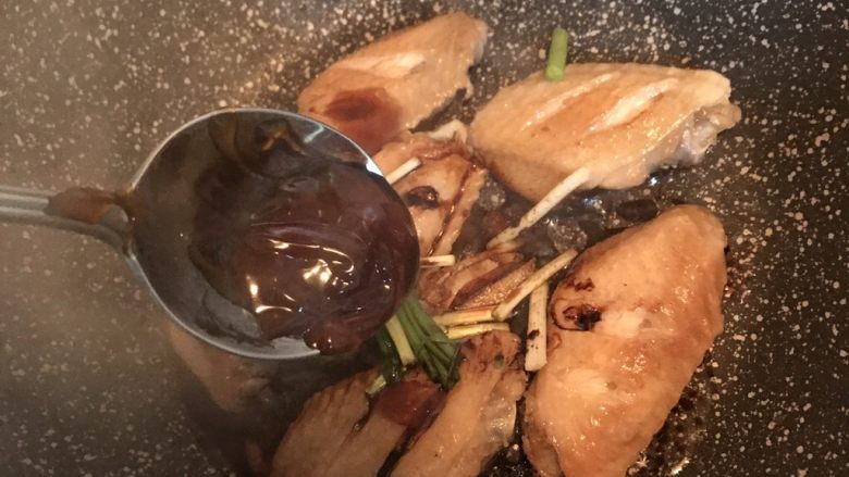 红烧鸡翅,一勺蚝油
