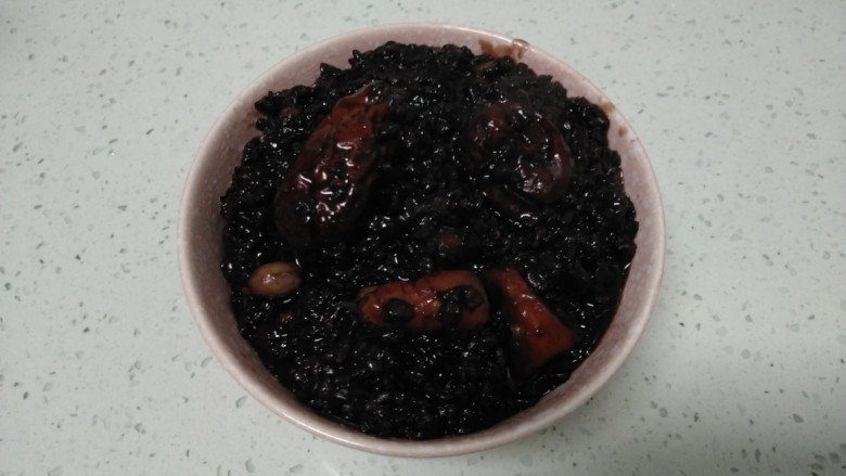黑米花生红枣粥