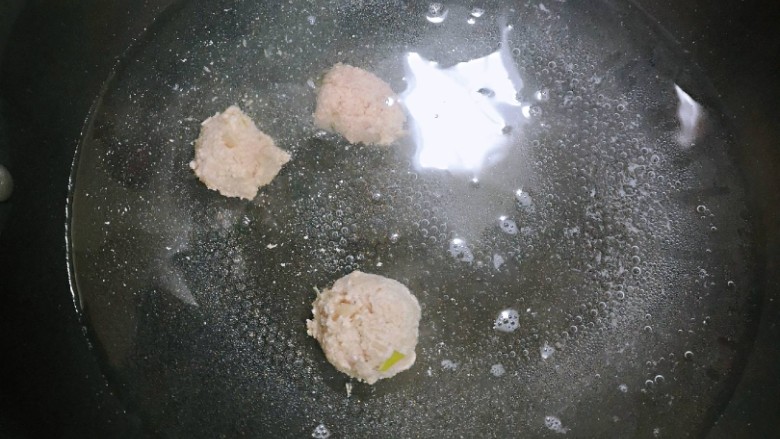 树袋鱼家第一代手打鲜牛丸,温水下锅煮