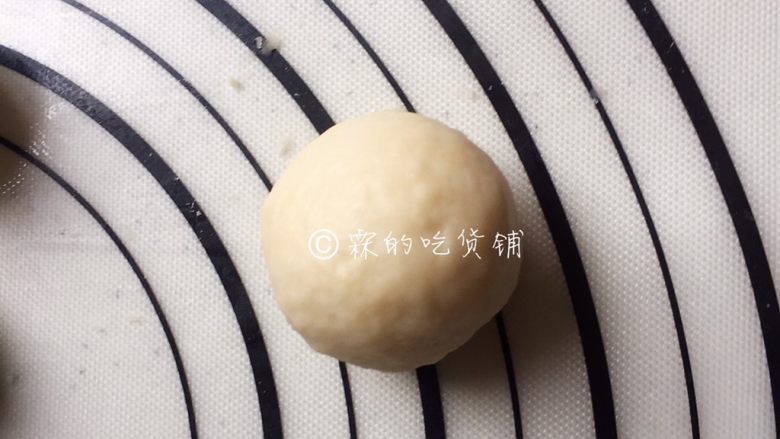 中式菊花酥,然后包起来,收口朝下