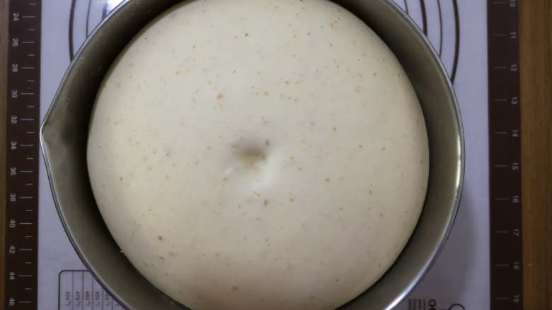 美味看得见的红薯吐司,饧好的面团,是原来的2倍大。