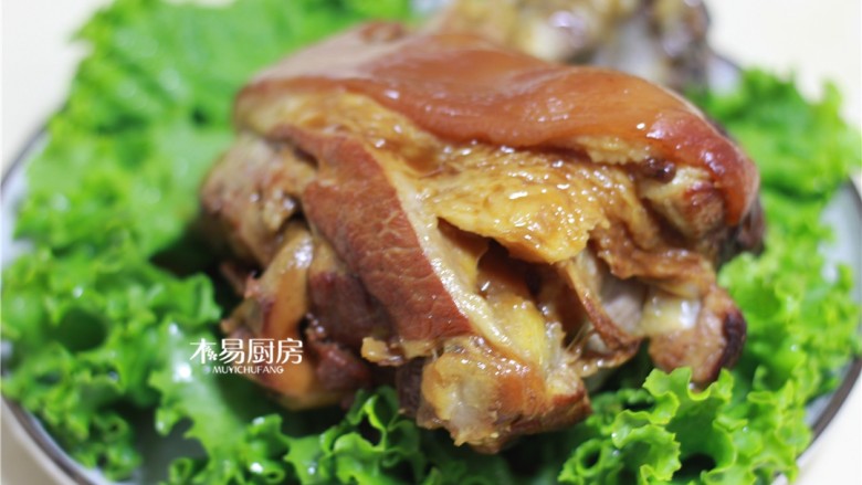 冰糖肘子,肥而不腻,非常好吃。