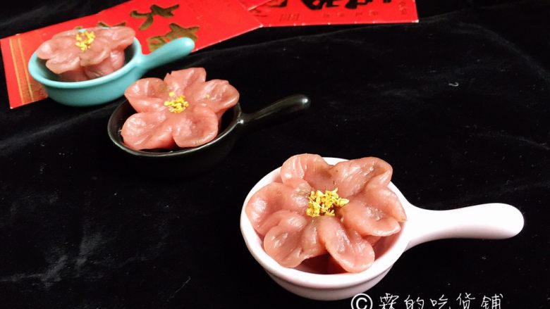 梅花果子,最后花瓣上可以用竹签划上些线条,变出花茎