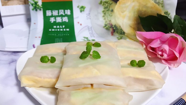 藤椒风味手撕鸡の饺子皮卷饼,成品图