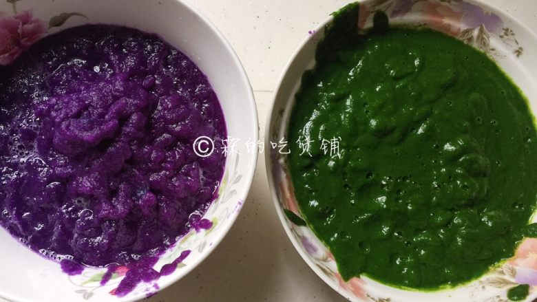 大肉馅的彩虹水饺,破壁机榨的无需过滤,直接就可以拌,如果是榨汁机应该会需要过滤一下