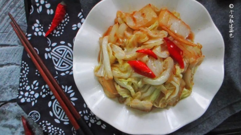 酸辣白菜,酸辣爽口,非常下饭!