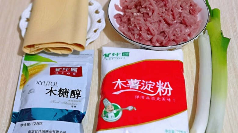 干豆腐皮~京酱肉丝,准备食材,食材的量可以根据个人口味增减。