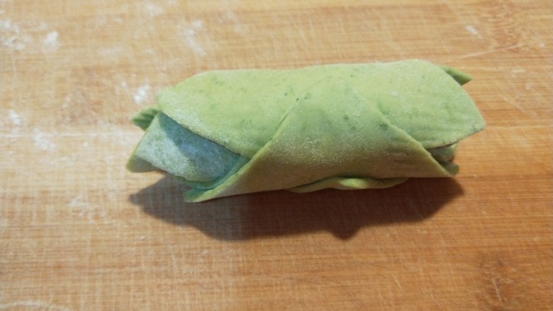 新文美食 菠菜玫瑰花卷,在卷成卷。