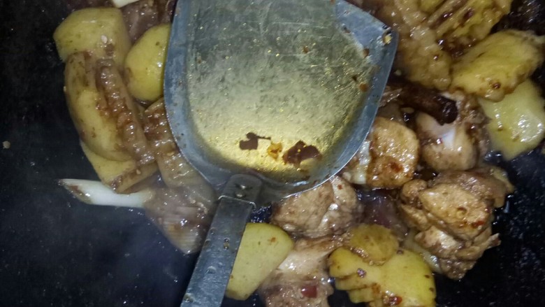 #年饭集# 前程似锦,加三勺<a style='color:red;display:inline-block;' href='/shicai/ 718'>料酒</a>翻炒。