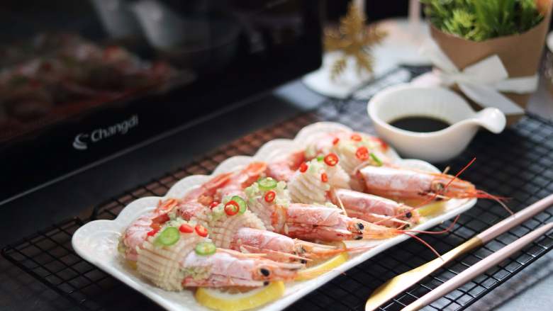 柠檬蒸红虾,年夜饭食谱,长帝蒸烤箱ZTB32Q蒸烤箱制作的,十分鲜美!