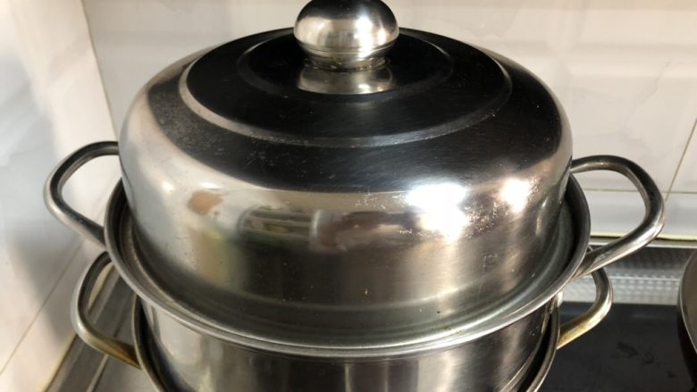 黑麦发糕,冷水上锅蒸,大火20分钟,关火焖5分钟