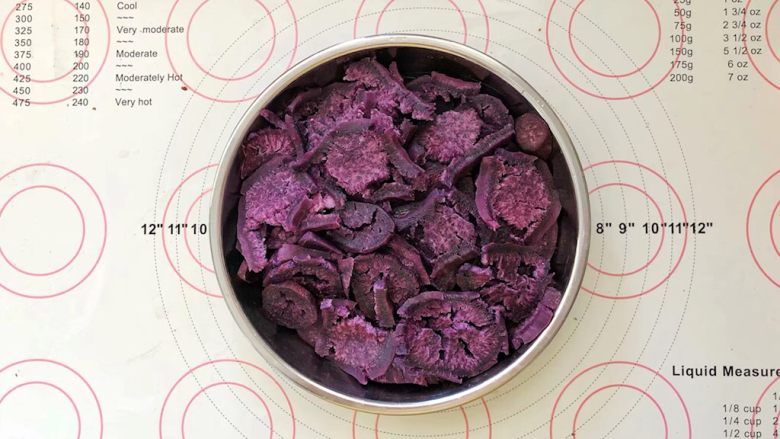 爆浆紫薯仙豆糕,取出放凉后称取350克。