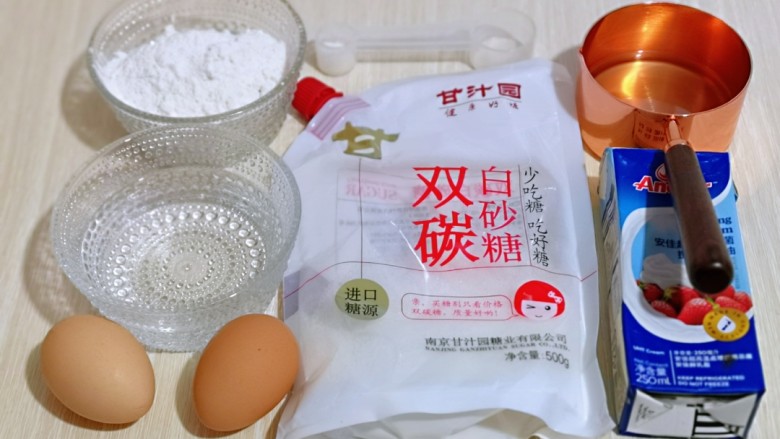 零失败~奶油泡芙 外酥内软吃出幸福甜蜜,准备工作完成。