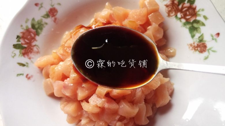 南瓜鸡胸香菇焖饭,还有<a style='color:red;display:inline-block;' href='/shicai/ 788'>生抽</a>,拌匀,放置片刻