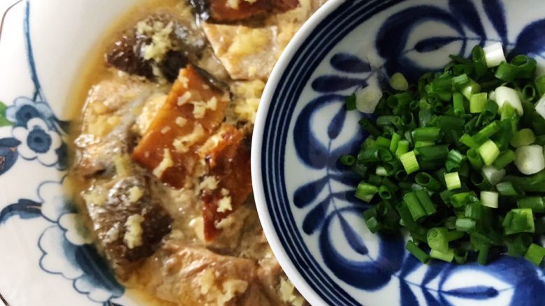 #年年有余#肉糜炖蛋蒸鱼干,时间到,取出,撒上小葱,即可