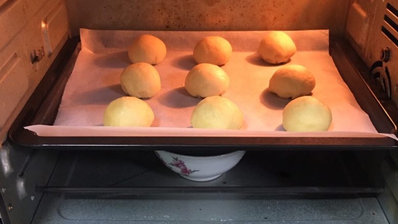 喜饼-奶酪味,送入烤箱两次发酵,方法同上也是60分钟。