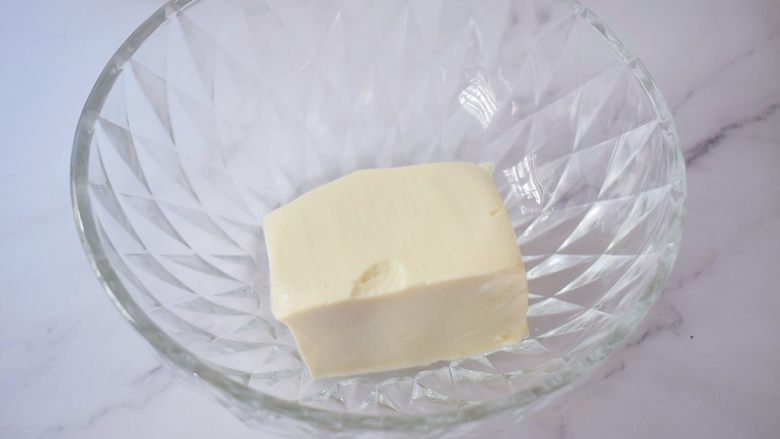 豆腐布朗尼,把<a style='color:red;display:inline-block;' href='/shicai/ 5179'>嫩豆腐</a>放入容器中,搅拌至糊状
