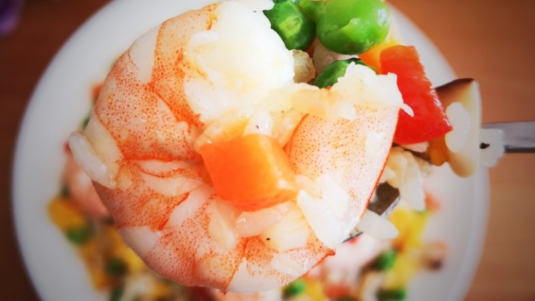 彩蔬虾仁蛋炒饭,先来一勺,幸福的味道