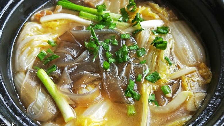 五花肉娃娃菜红薯粉砂锅煲