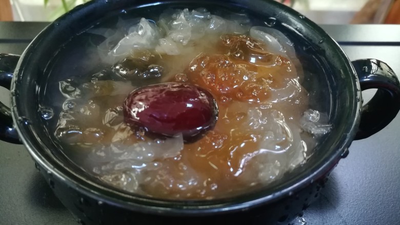女人养颜美容的圣品,银耳桃胶红枣羹,已成品图