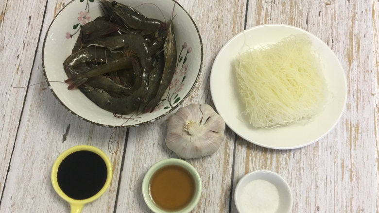 金蒜粉丝蒸虾,准备好材料,开始动手