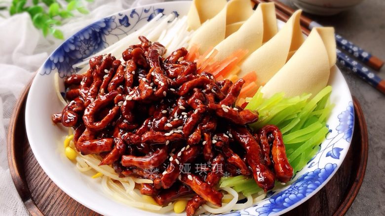 五彩京酱肉丝,美色美味!