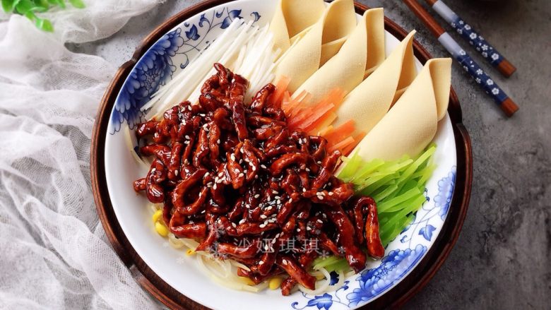 五彩京酱肉丝,口感丰富又营养!