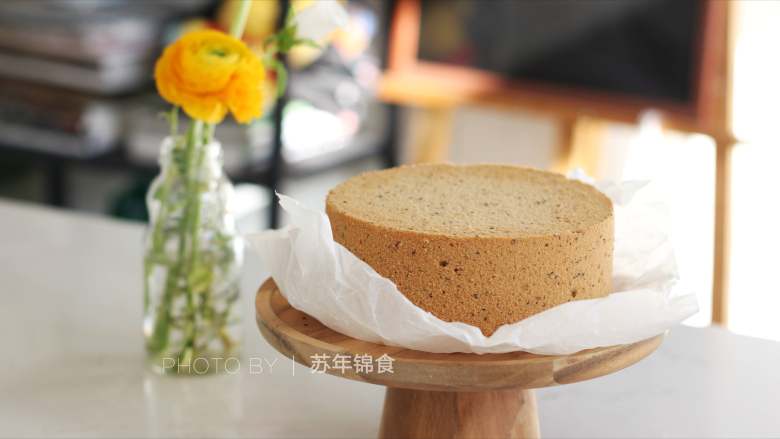红茶柠檬戚风,15. 个人比较喜欢有红茶粉末在蛋糕里的口感。如果不喜欢可以将红茶液过滤后使用