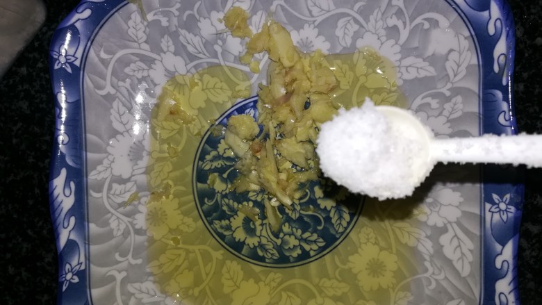 绝对高颜值的凉拌菜,而且还可以防癌癌呢,你值得拥有,加入盐巴