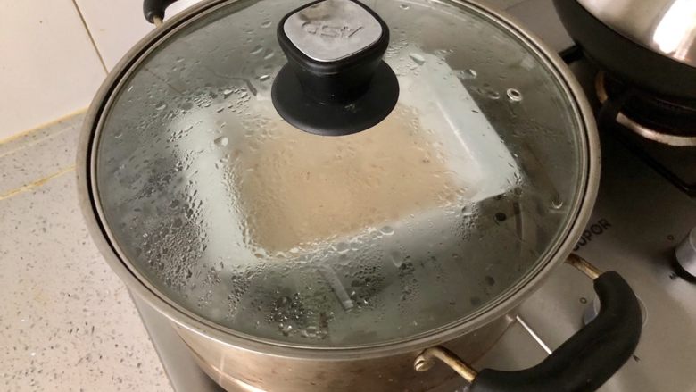 杂蔬山药鸡肉小方,切好后可以直接吃,蘸番茄酱吃也很不错哦!
