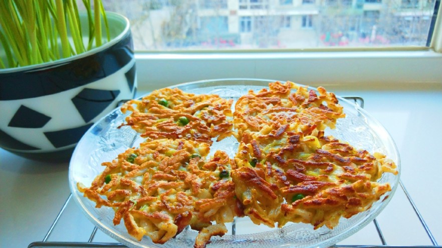 鸡蛋午餐肉面条煎饼