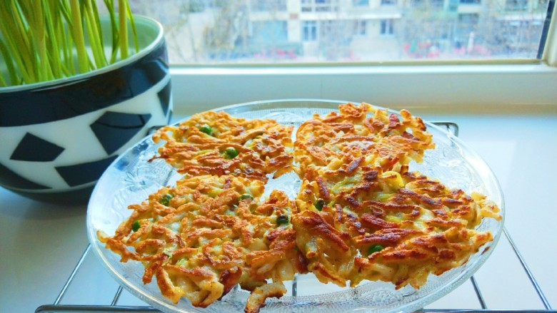 鸡蛋午餐肉面条煎饼,成品图