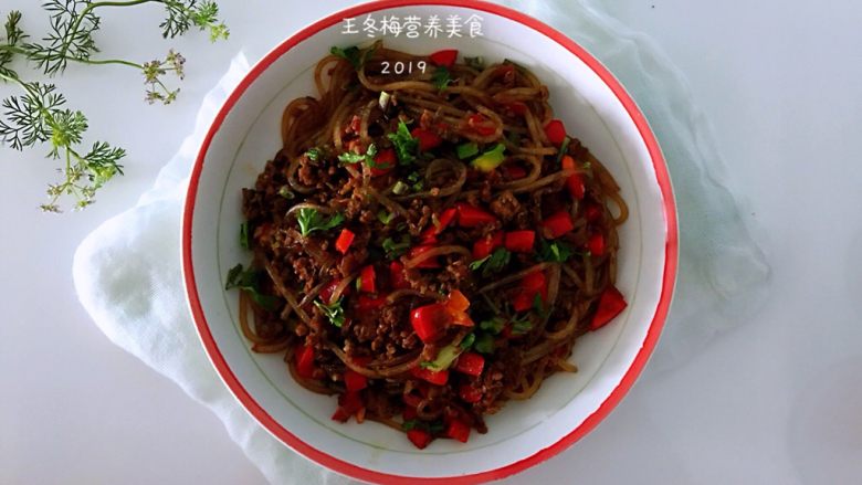 家常版蚂蚁上树,料足,吃得过瘾,在家中做饭就是这么任性,随意,不拘一格。