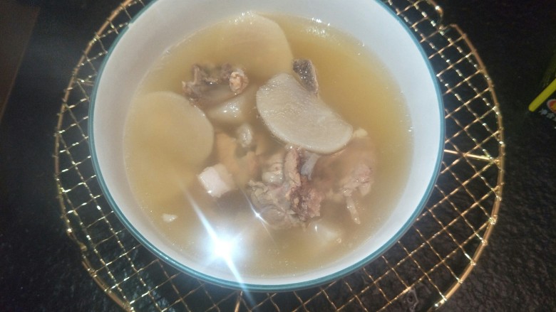 煲一锅好汤—砂锅排骨萝卜汤🍲,煲汤要最小最小的火,汤清味美。