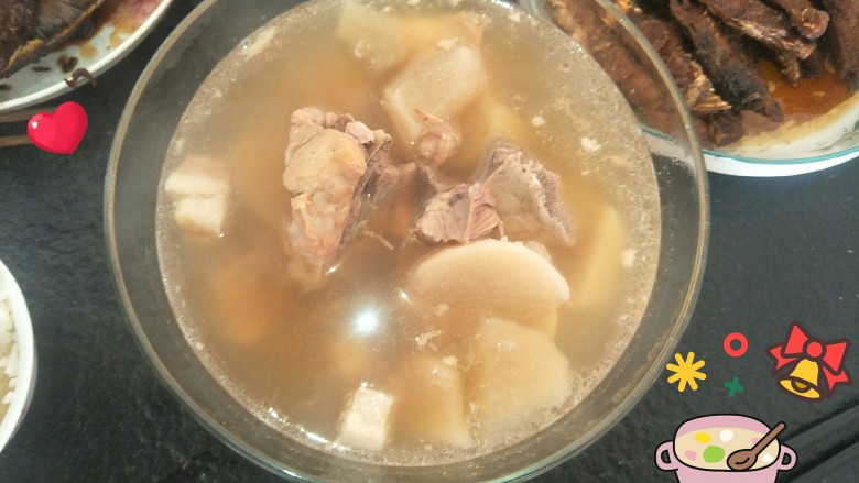 煲一锅好汤—砂锅排骨萝卜汤🍲,中午就可以吃啦,鲜美鲜美骨头都酥了肉不烂。萝卜甜甜的。