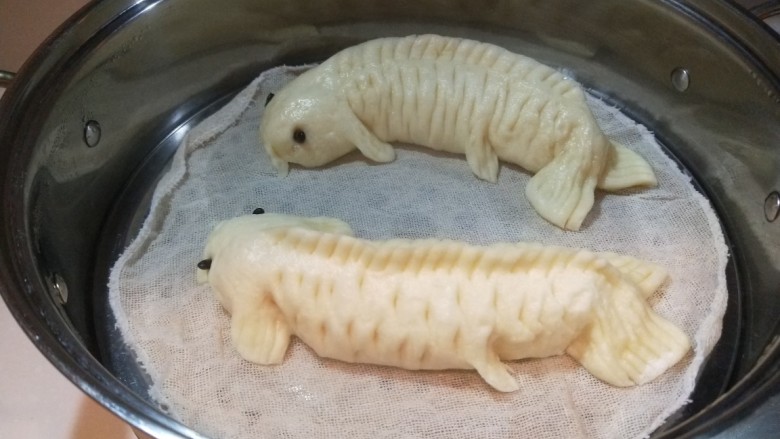 年年有余 新文美食 蒸面鱼,蒸好出锅了。
