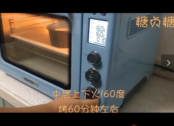 基础蛋糕胚,烤箱上下火160度预热10分钟放入中层烤60分钟左右即可