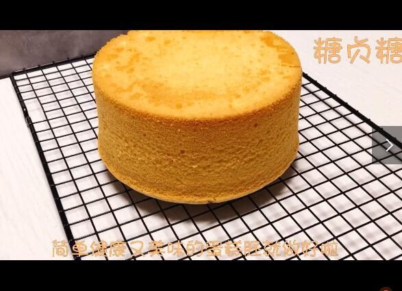 基础蛋糕胚,脱模后放入冰箱冷藏,第二天就可以用了哦