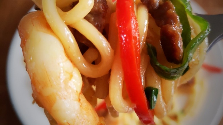 牛肉虾仁炒米线,先来上一口,好美味!
