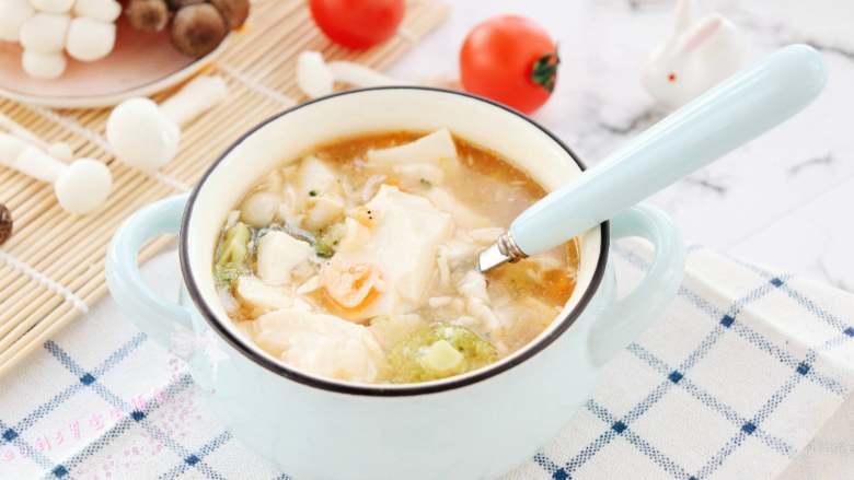菌菇豆腐羹,里面的配料自己想怎么搭配都可以呢,家里有什么食材都可以搭,怎么搭都好吃~