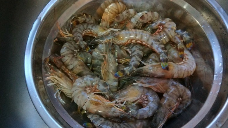 水煮九节虾 新文美食,小九节虾最好买回来就做更新鲜。