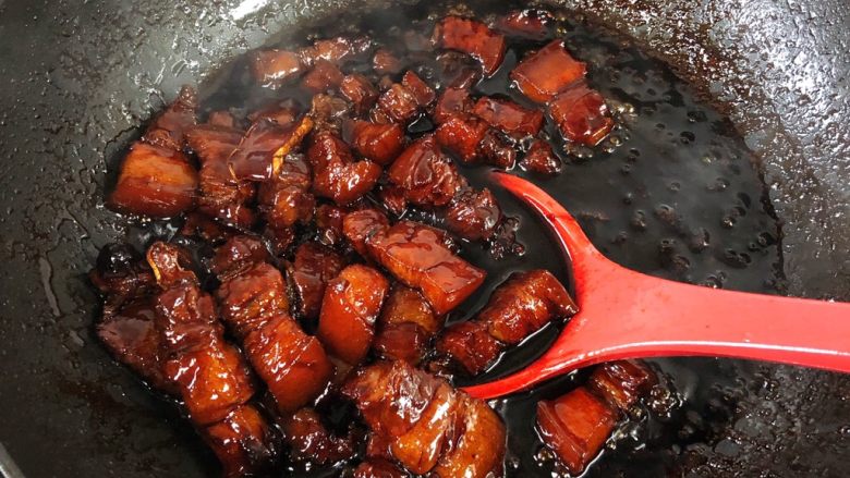 秘制红烧肉-“米饭杀手”,也不要收得太干，肉汁拌饭可以感受一下😊！