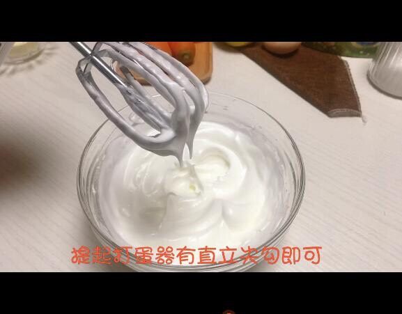 宝宝辅食系列~胡萝卜溶豆,蛋白打到细腻拉起有直立尖勾即可