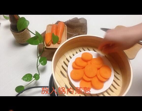 宝宝辅食系列~胡萝卜溶豆,放入整好蒸锅内蒸熟