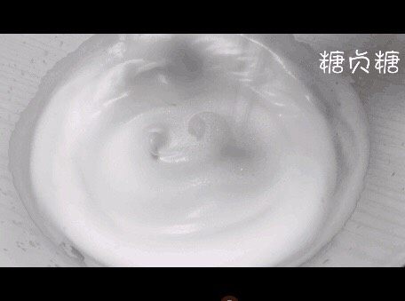 宝宝辅食系列~菠菜溶豆,蛋白发白细腻加入第三次糖