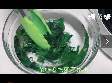 宝宝辅食系列～菠菜溶豆,菜叶变软即可捞出