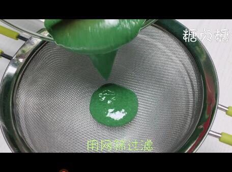 宝宝辅食系列~菠菜溶豆,用网筛过滤备用,一定要过筛哦