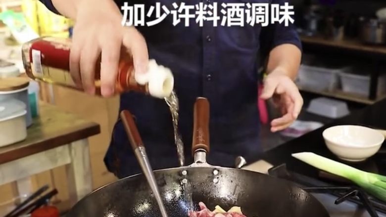 牛肉大白菜炖粉条,加一点<a style='color:red;display:inline-block;' href='/shicai/ 718'>料酒</a>