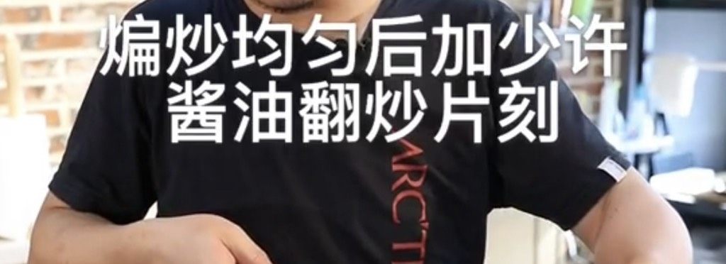 咖喱牛肉,加入<a style='color:red;display:inline-block;' href='/shicai/ 692'>酱油</a>还有开水2L烧45分钟