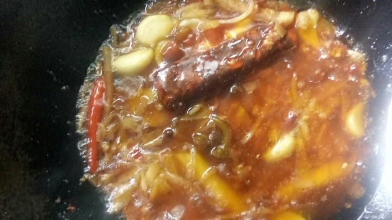 #年年有鱼# 团圆盆菜,放老火锅底料。